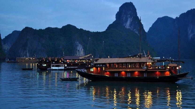 Ngoc Anh Hotel Ha Long Exterior foto